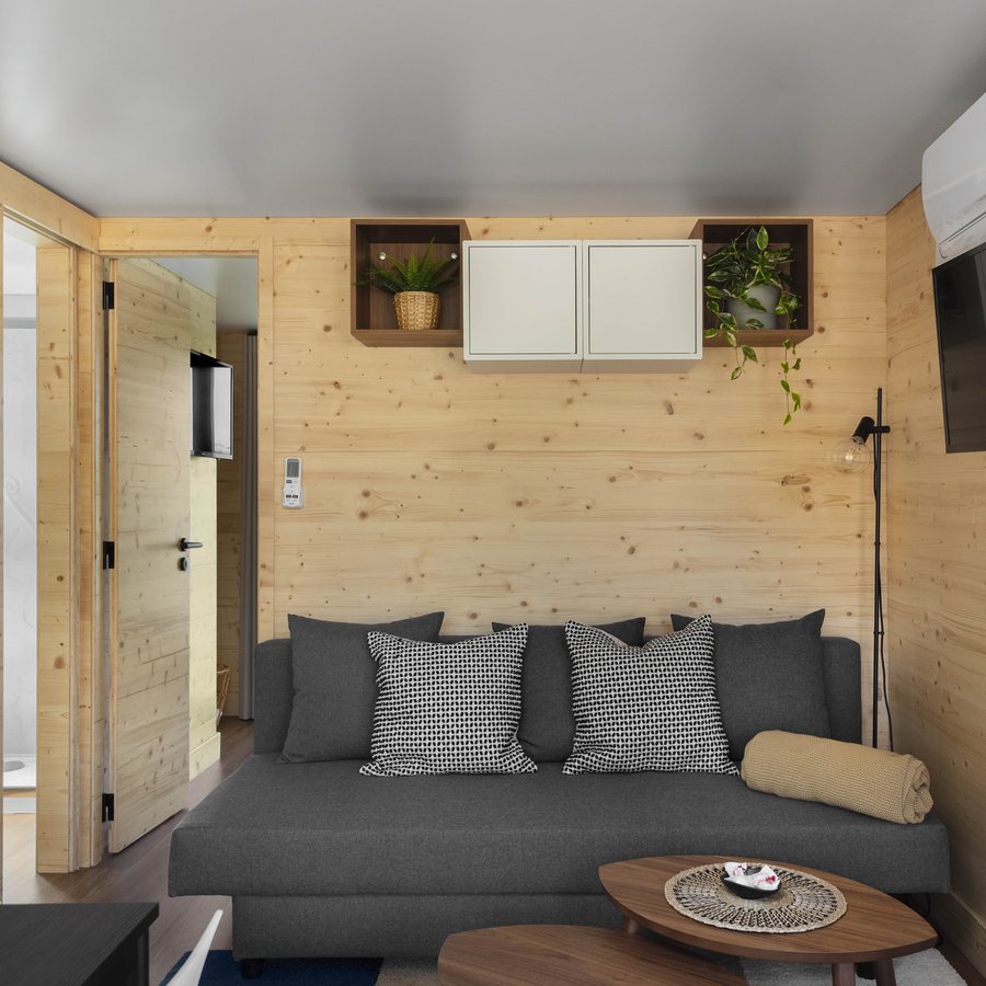 Living de una casa flotante